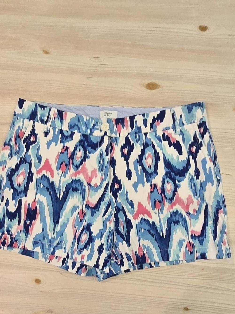 crown & ivy Blue and Pink Abstract Print Women's Shorts